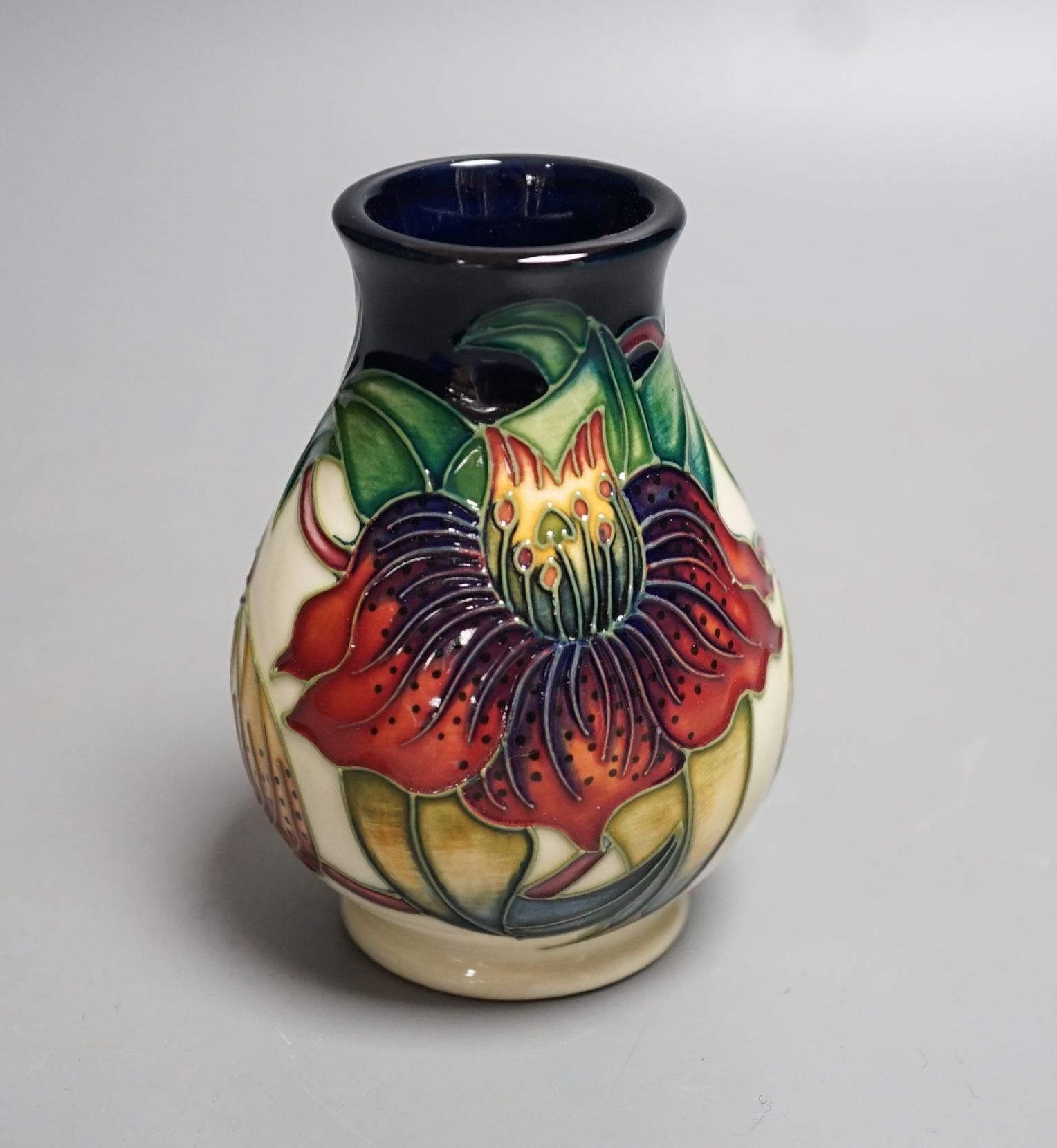 A small Moorcroft Anna Lily pattern vase marked 860 to base 10cm